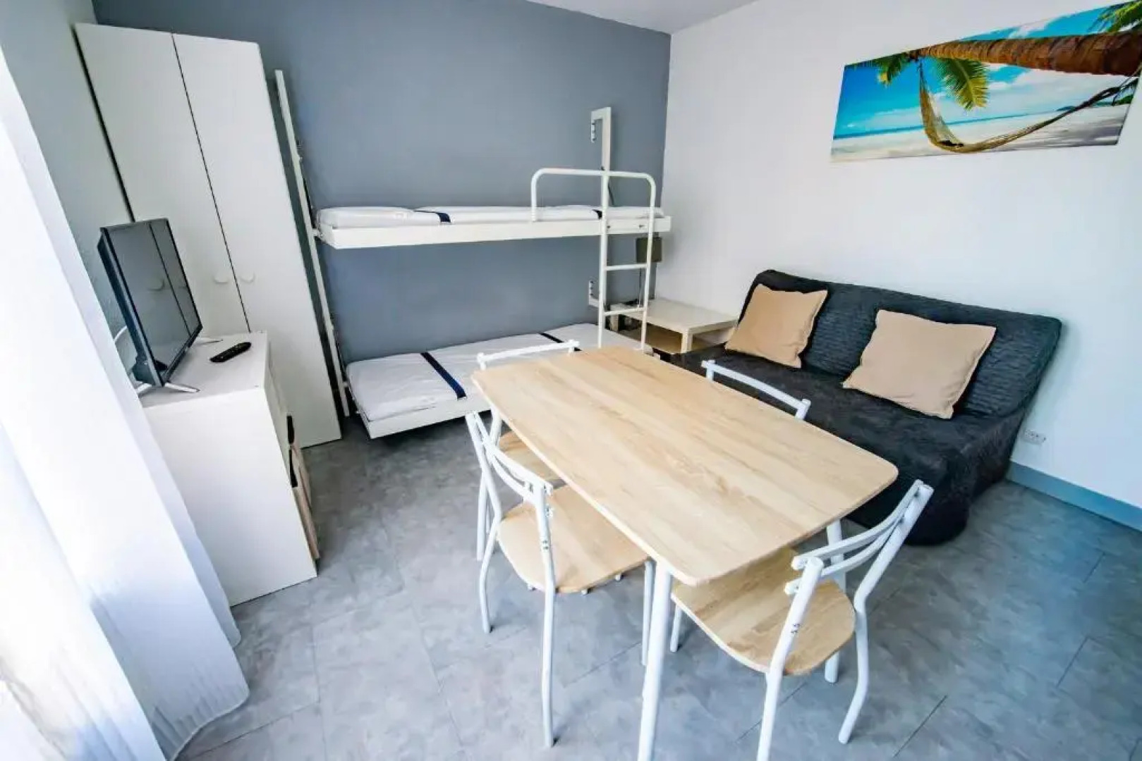 Studio 2 + 2 dans résidence avec piscine