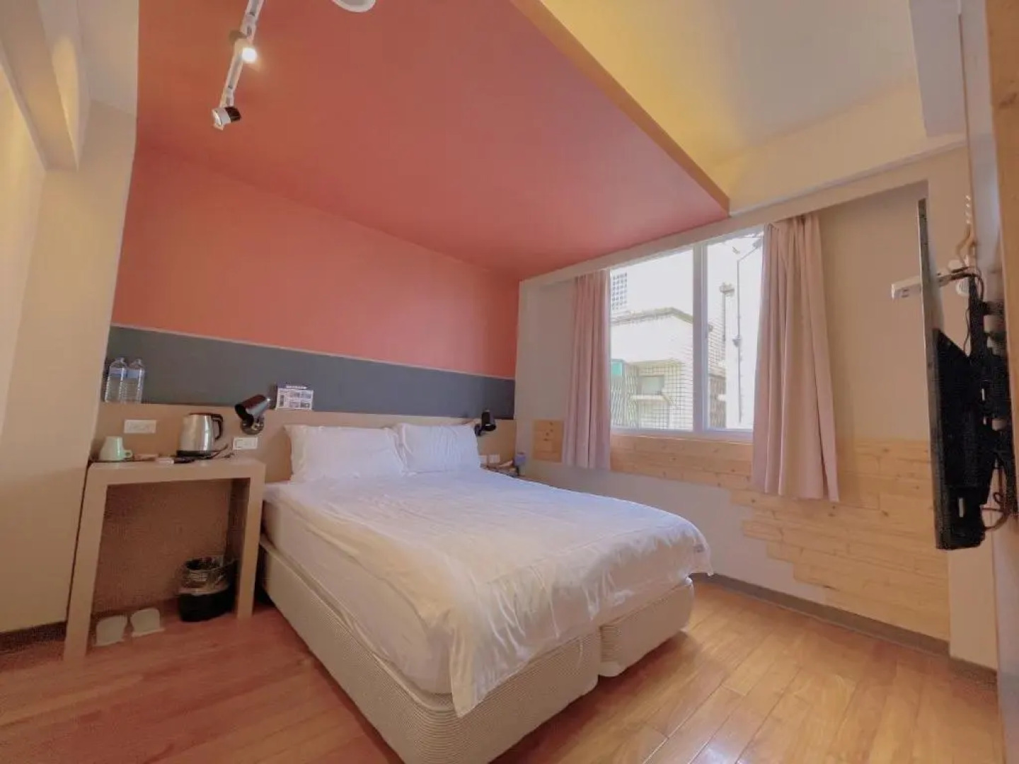 Breeze and Waves Hostel