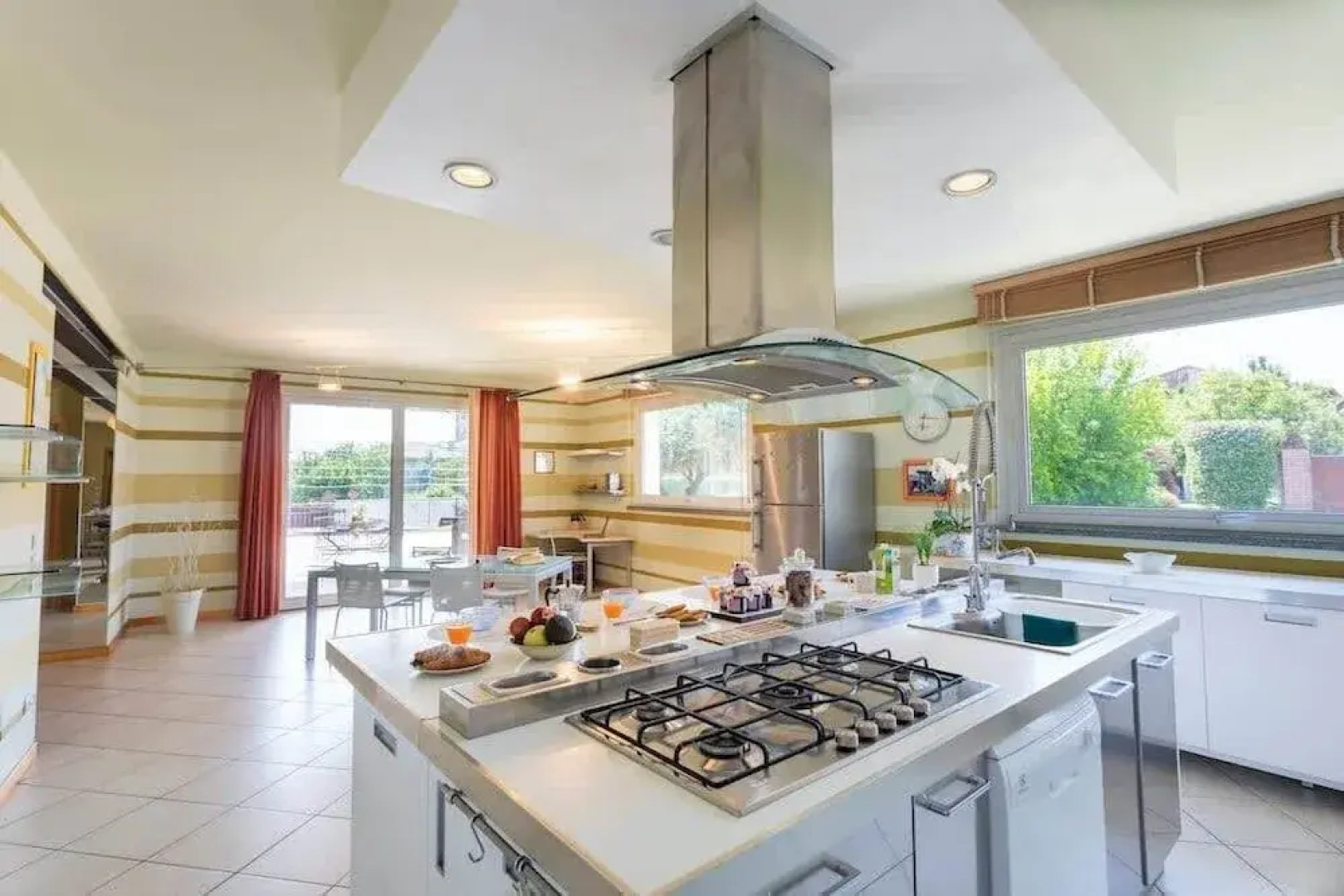 Villa Near Milan With Swimming Pool