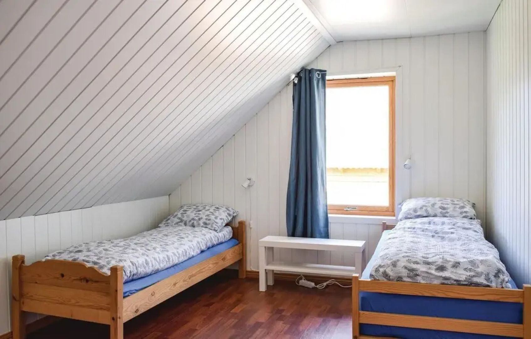 Nice Home in Steinstø With 4 Bedrooms and Wifi