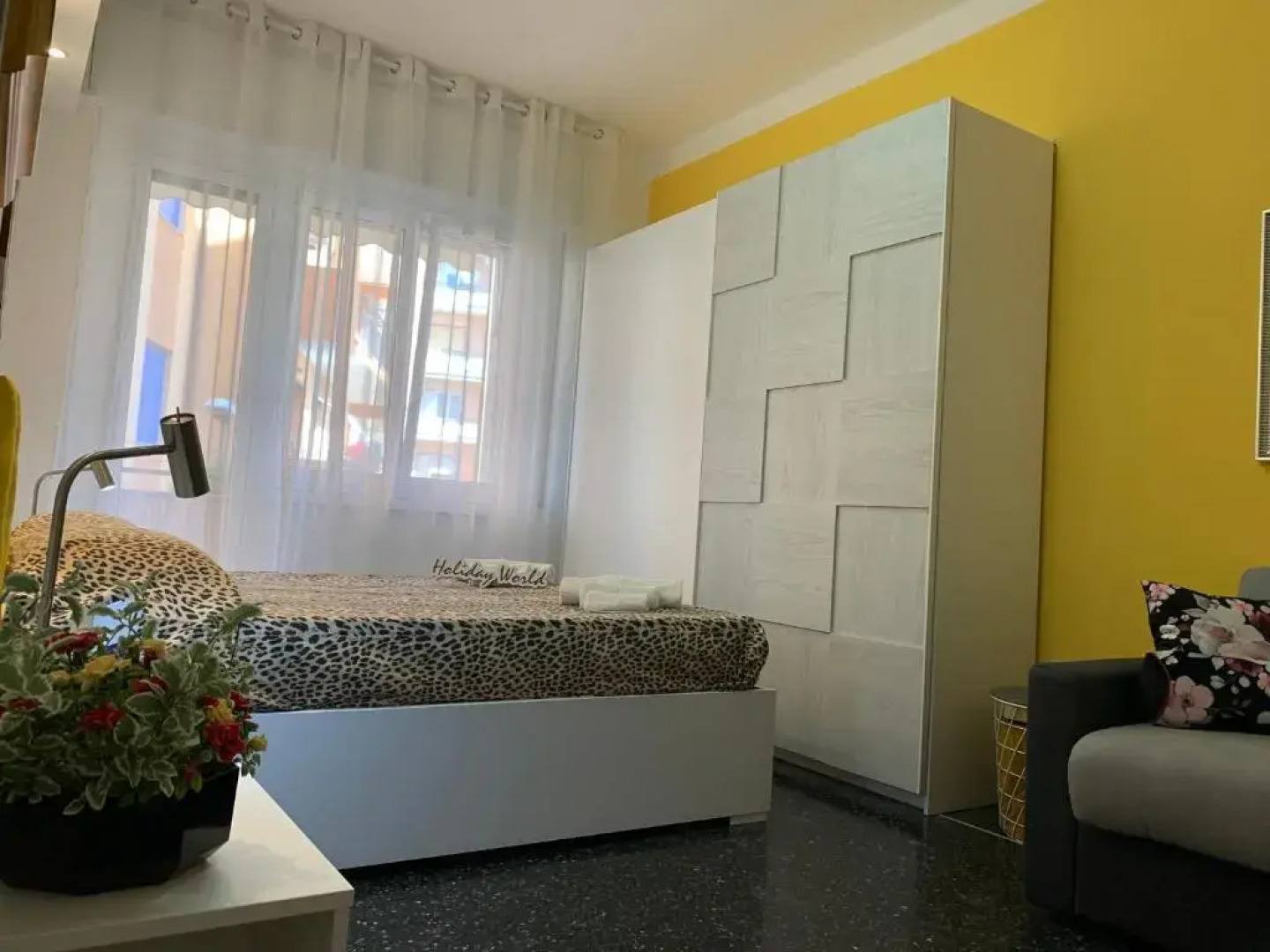 House Sunflower by Holiday World