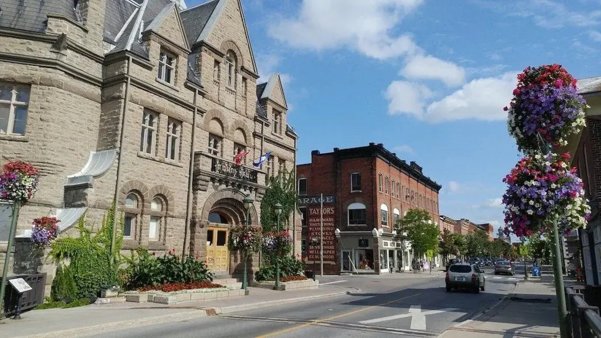 Carleton Place Downtown 1 and 2 Bedroom Entire Apartments