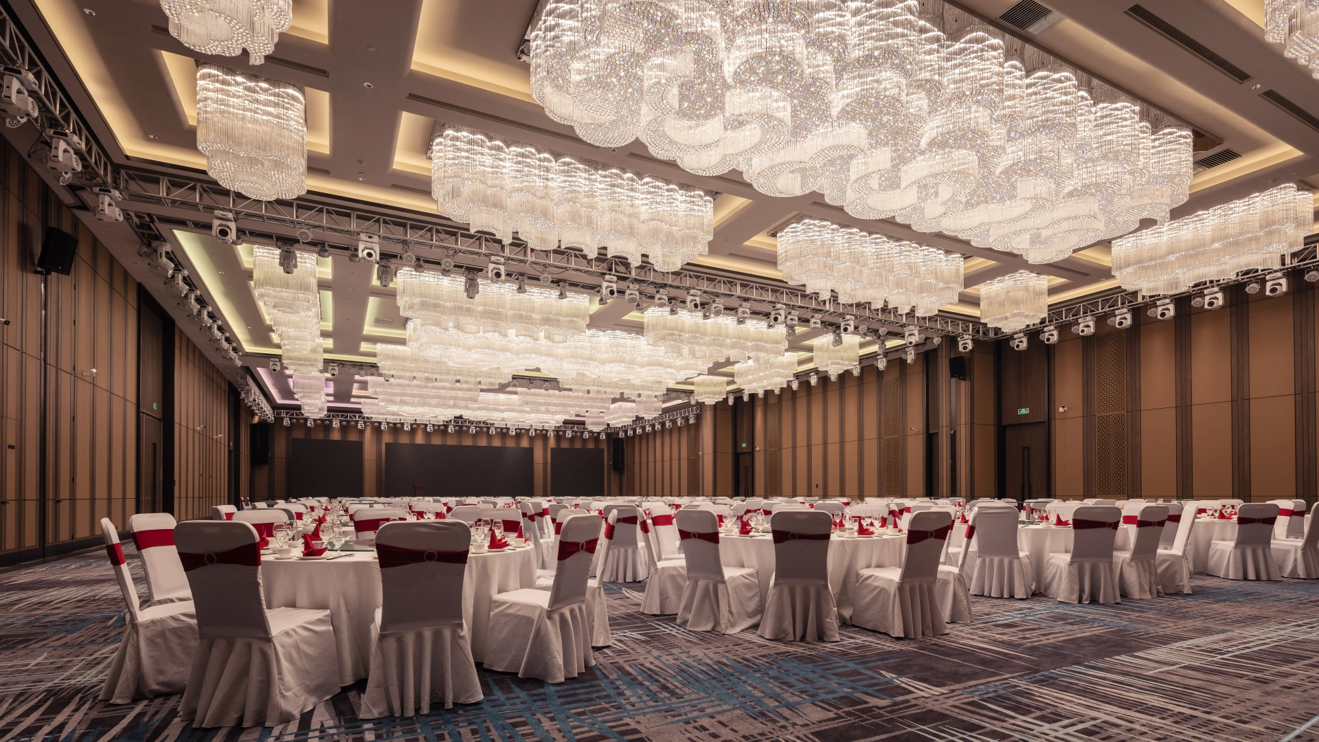 Wellton Royal Garden Hotel