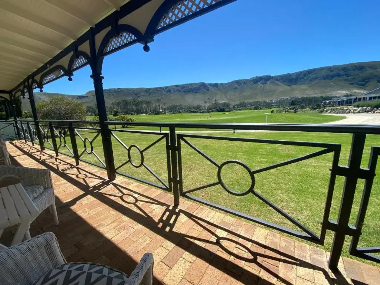 19th Hole Guest Lodge