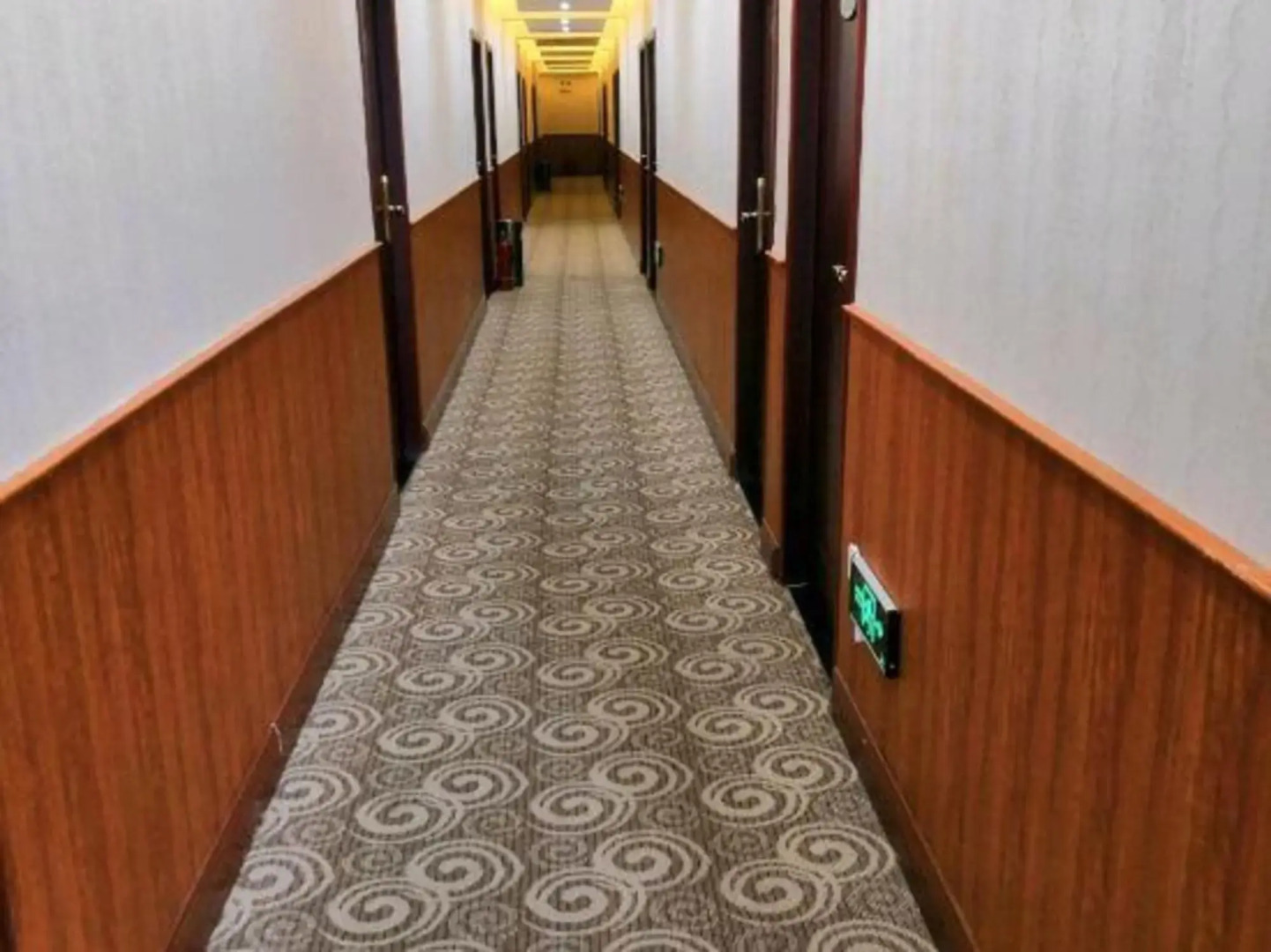 Gangwan Business Hotel