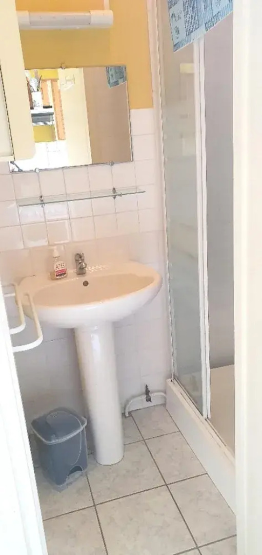 Apartment With one Bedroom in Saint-quay-portrieux, With Wonderful sea View and Enclosed Garden - 100 m From the Beach