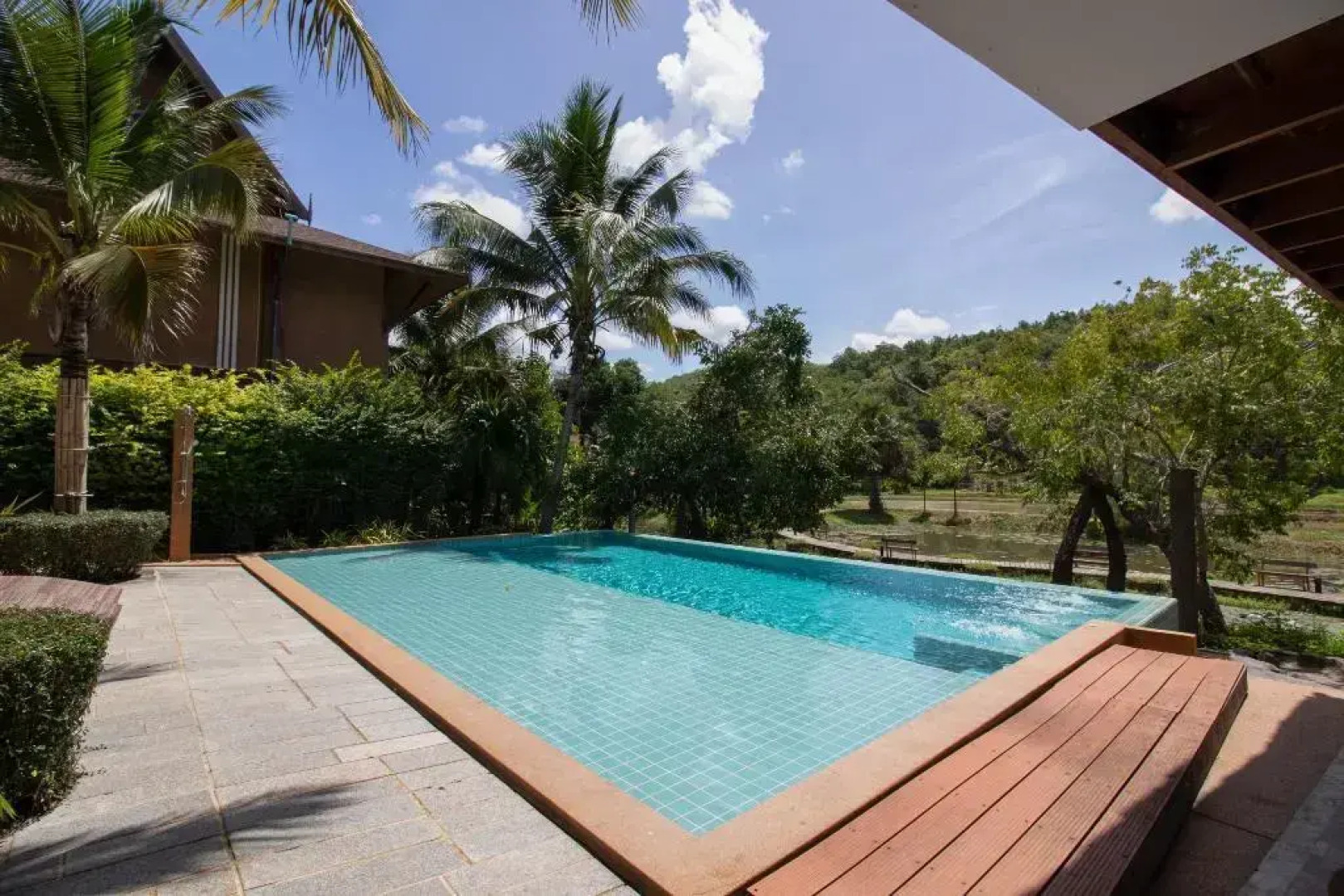 Royal Train Garden Resort By Zuzu