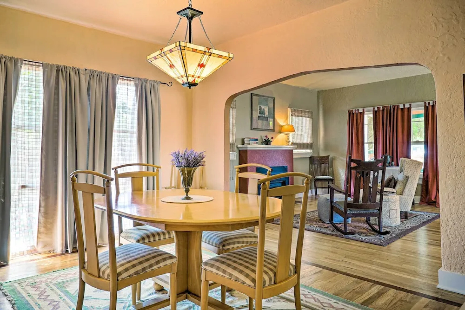 Eclectic Home: Walk to Town & Bath District!