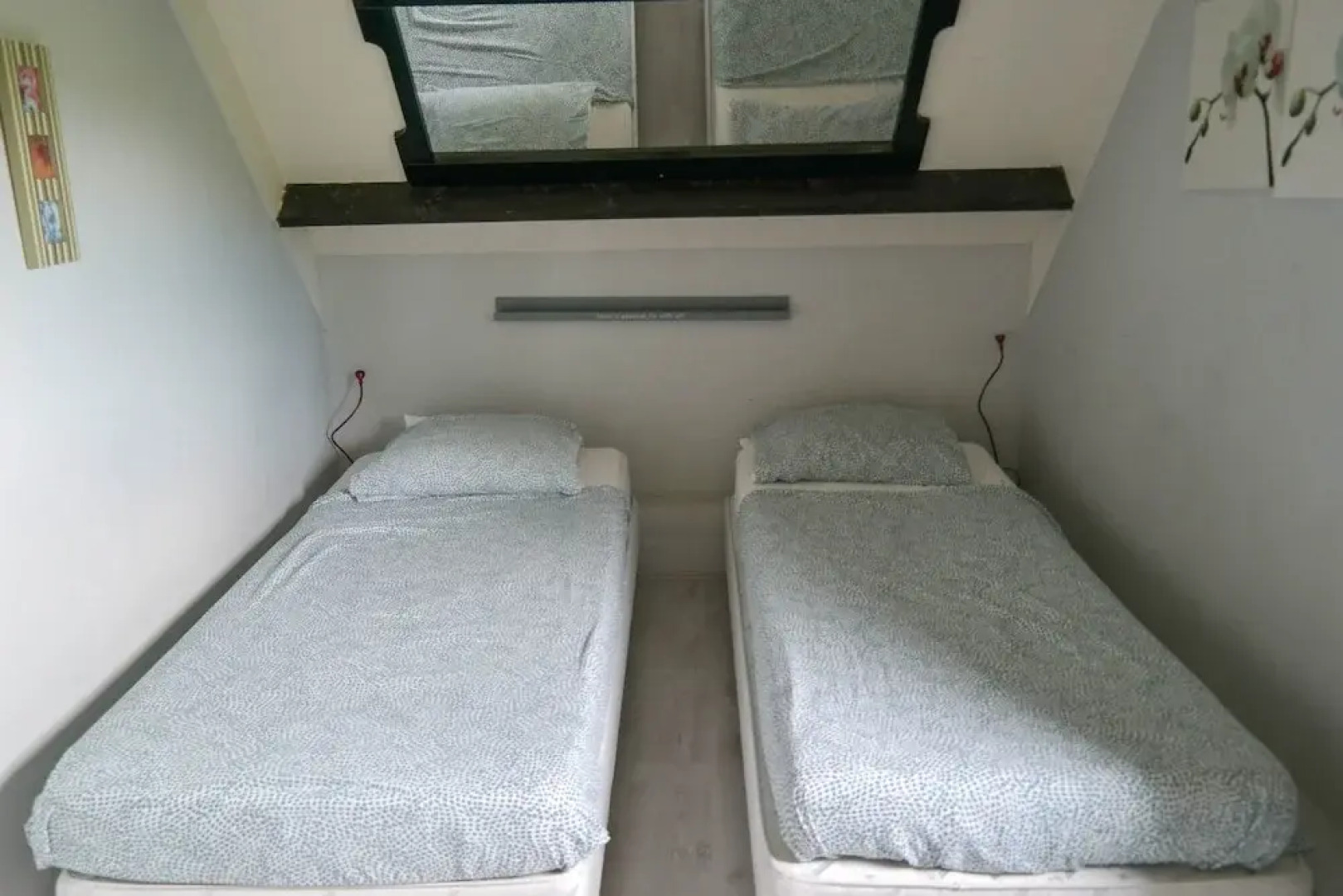 Charming Bungalow in Oostmahorn, Netherlands - Perfect for Nature Lovers