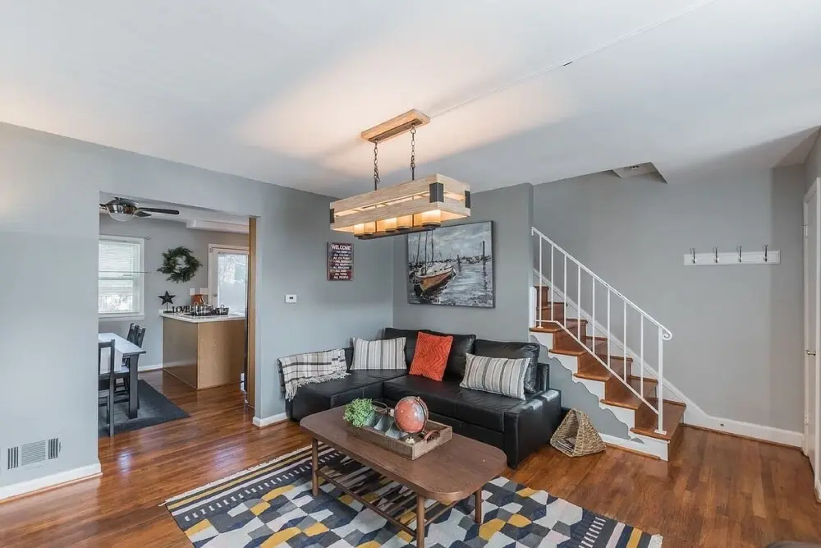 Gorgeous House with Pool Table 1 block to metro