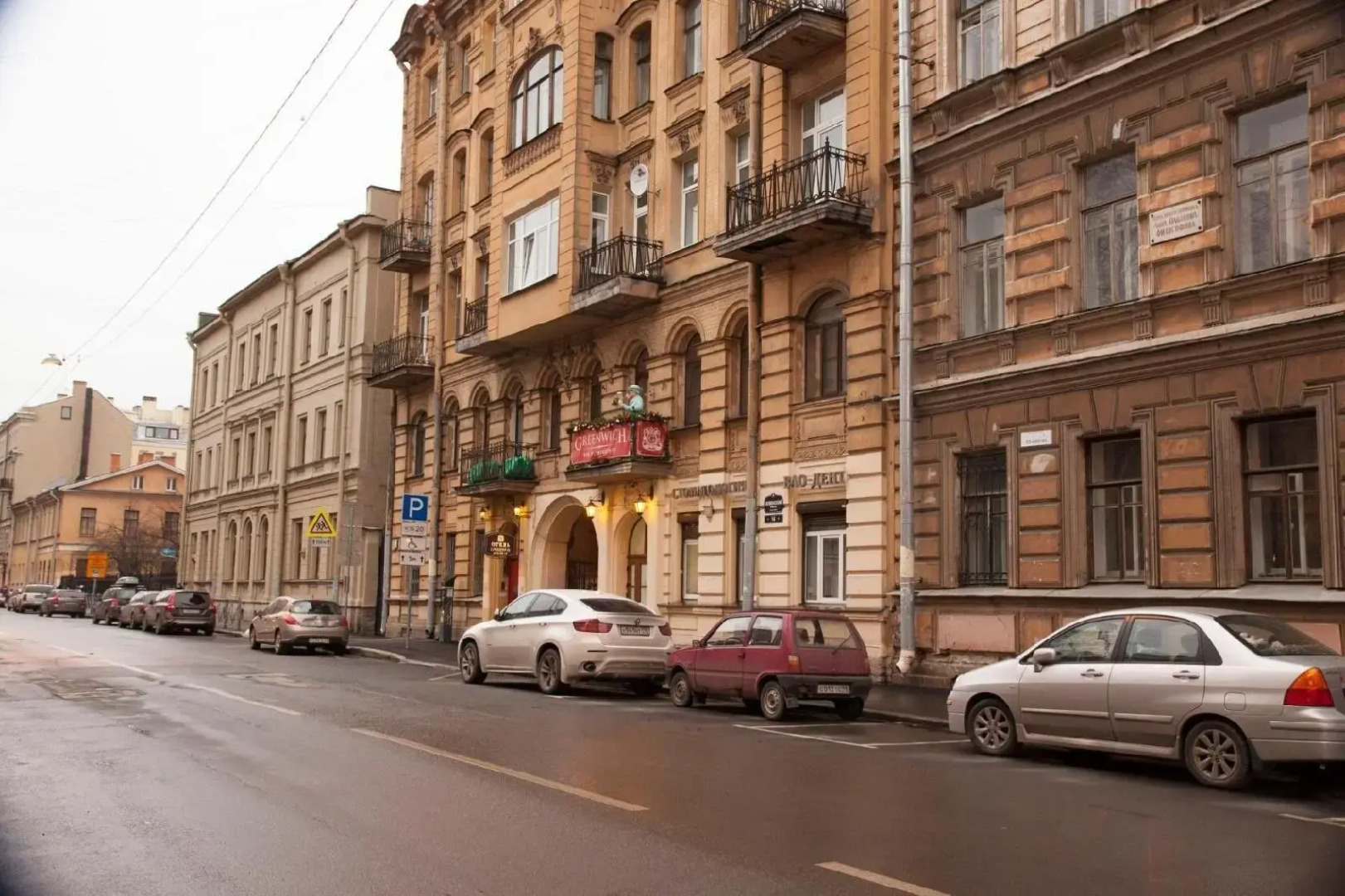 Late Breakfast Club Hotel