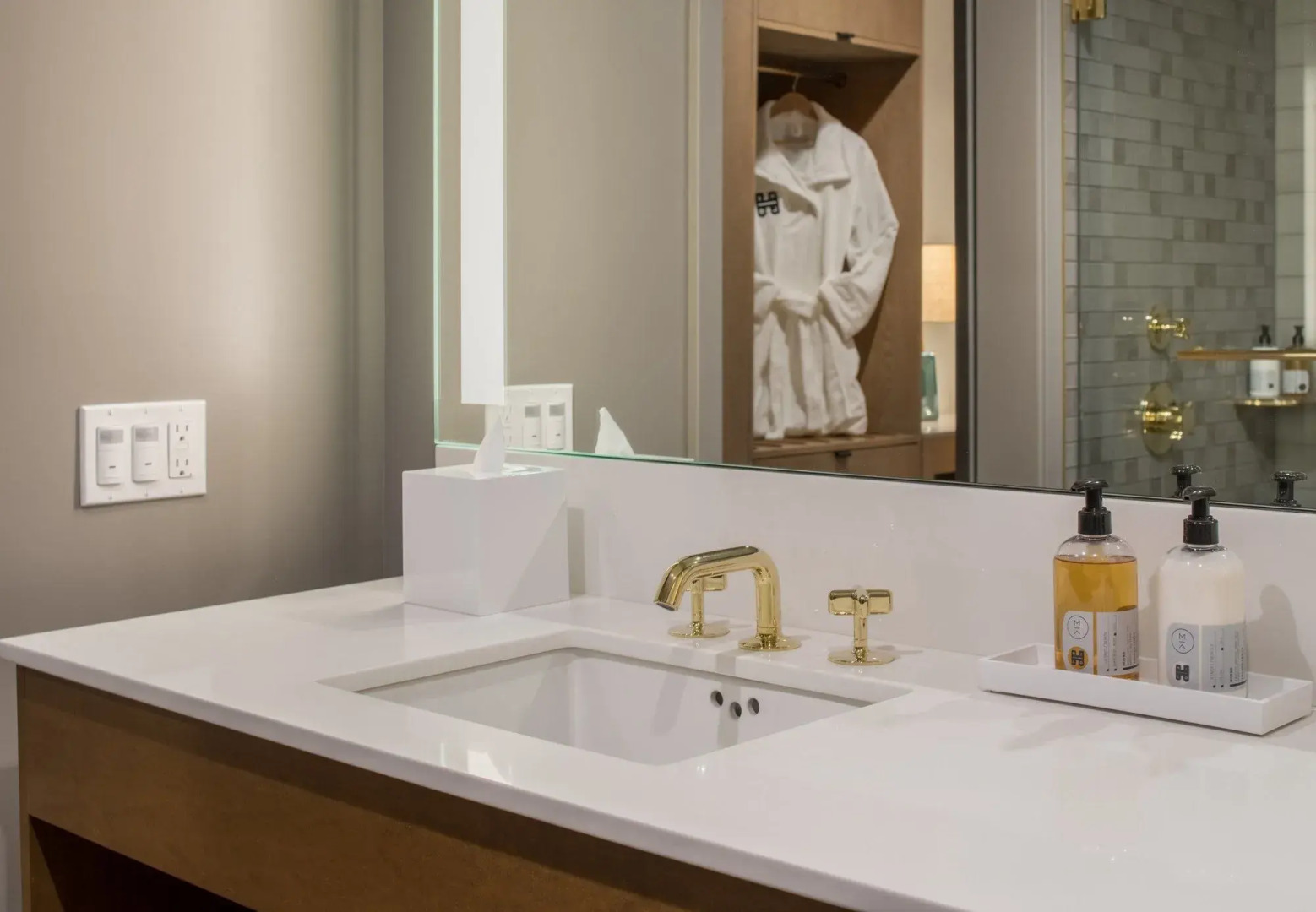 The Hi-Lo, Autograph Collection