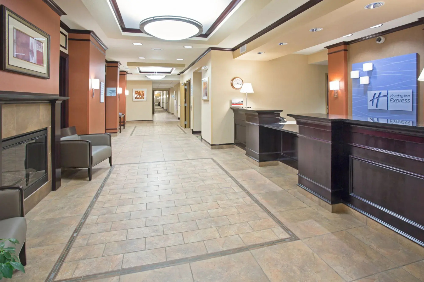 Holiday Inn Express & Suites Minot by IHG
