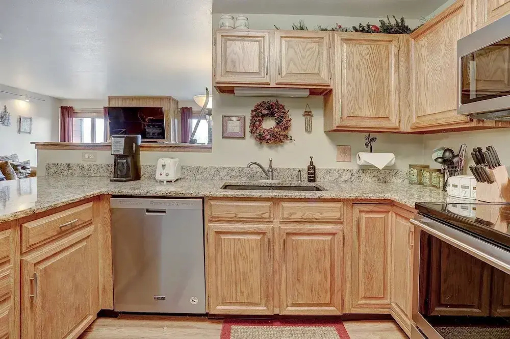 AA402 Buffalo Village 3 Br condo by RedAwning