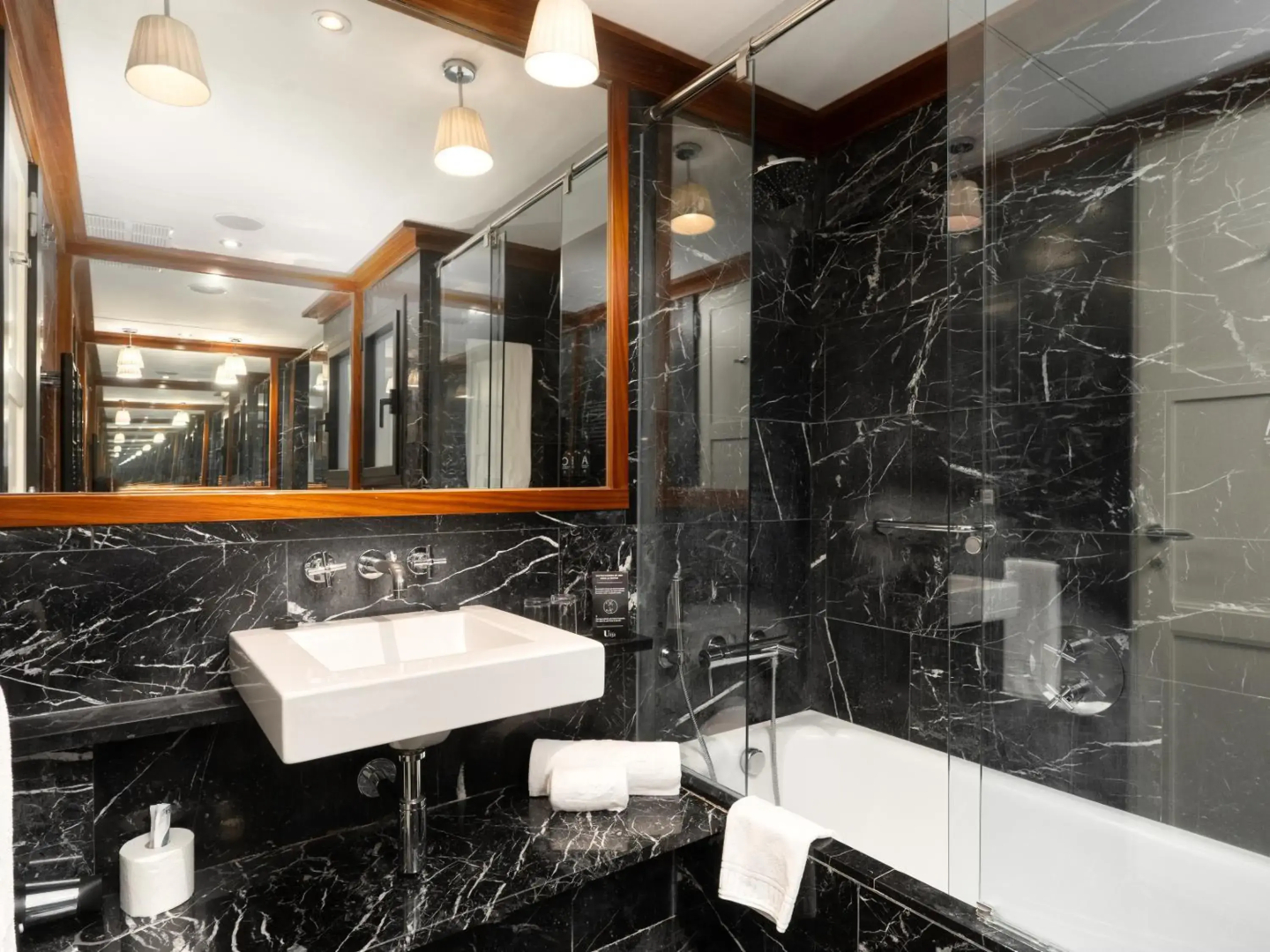 U232 Hotel