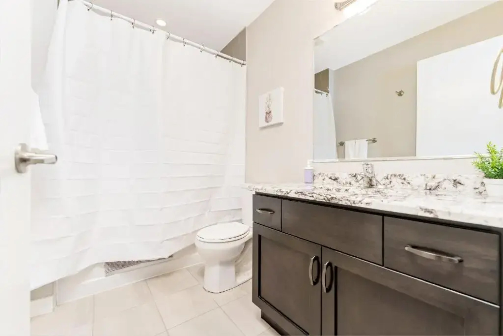 Serene 3BR Home - Pond View Sun Deck