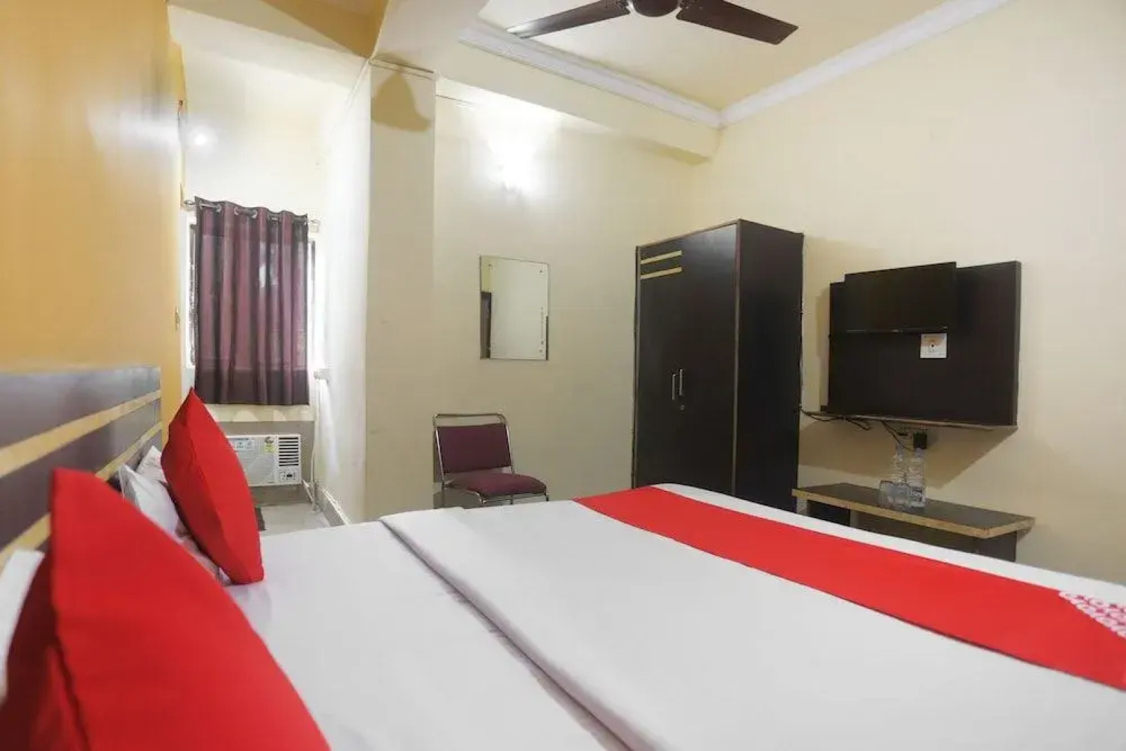 OYO 48884 Hotel Trishakti