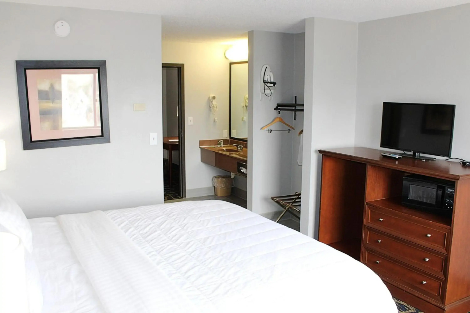 Greenlight Inn & Suites