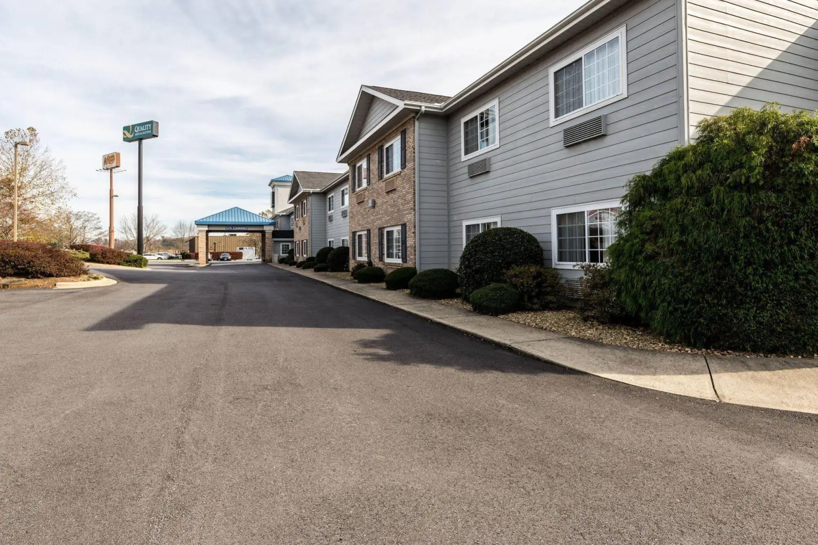 Quality Inn & Suites Hendersonville - Flat Rock