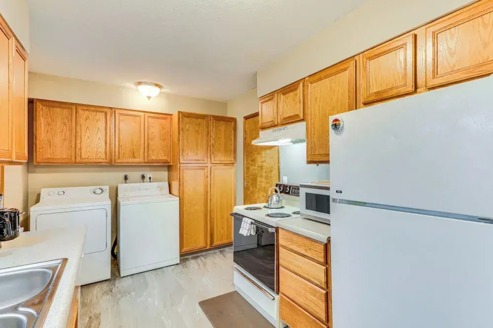 Pet-friendly Gem w/ Ping-pong Table in Oregon!