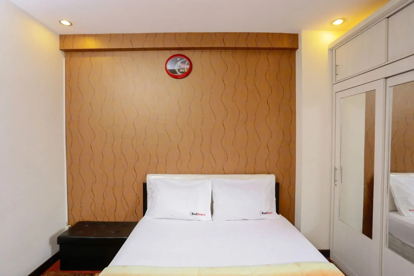 RedDoorz Apartment @ The Suites Metro Soekarno Hatta