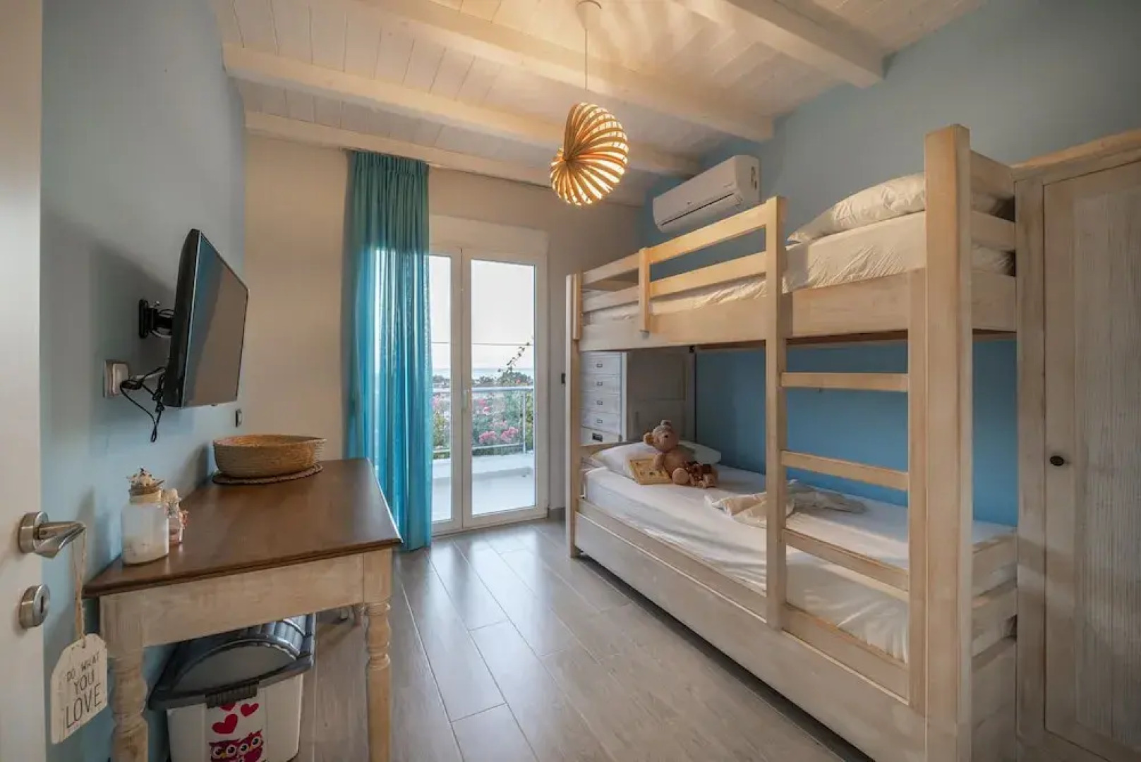 Seabreeze Villa - with Jacuzzi & heated pool