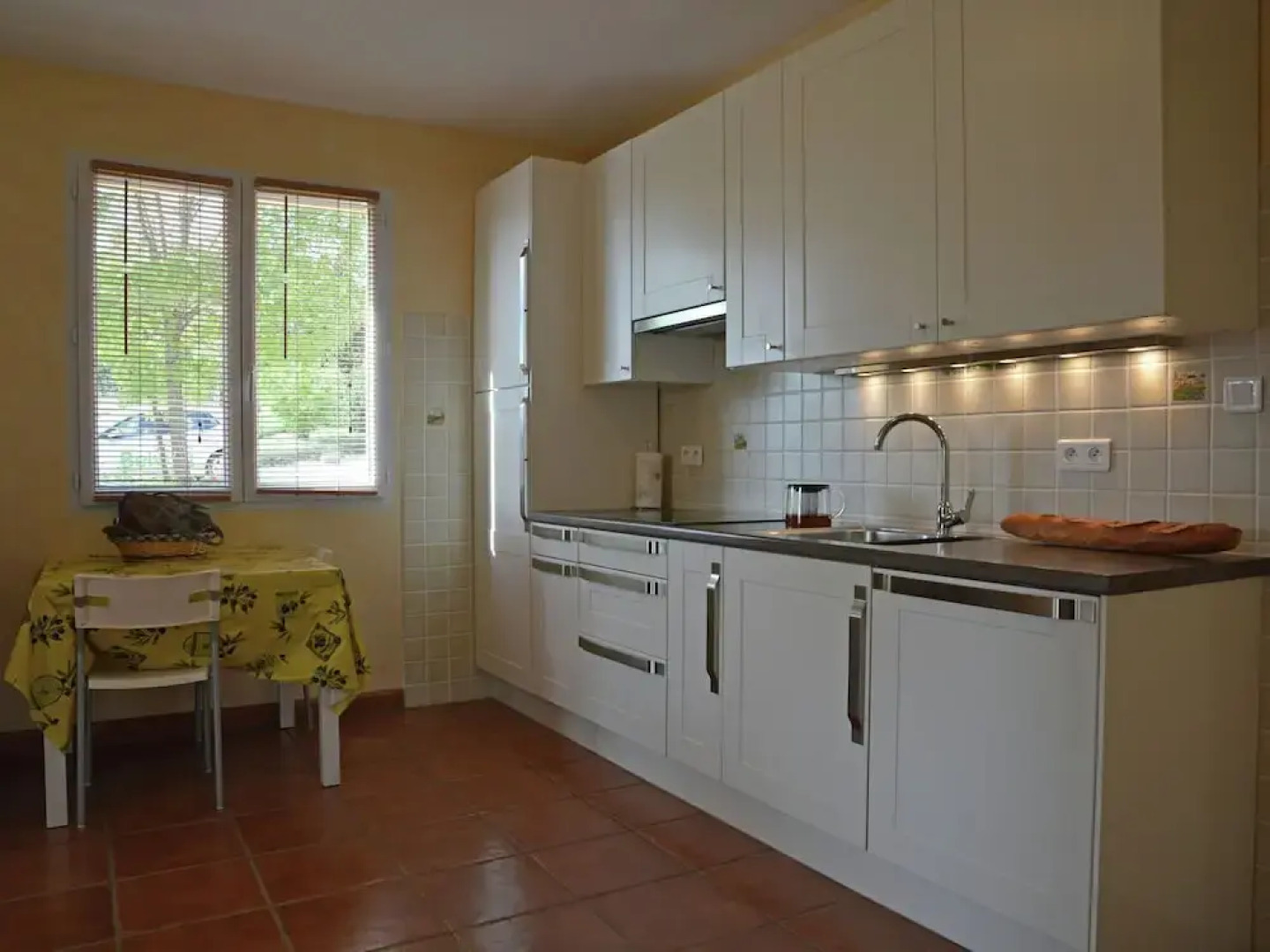 Paradise for All, With Private Pool, Trampoline, Table Tennis, Sports Field