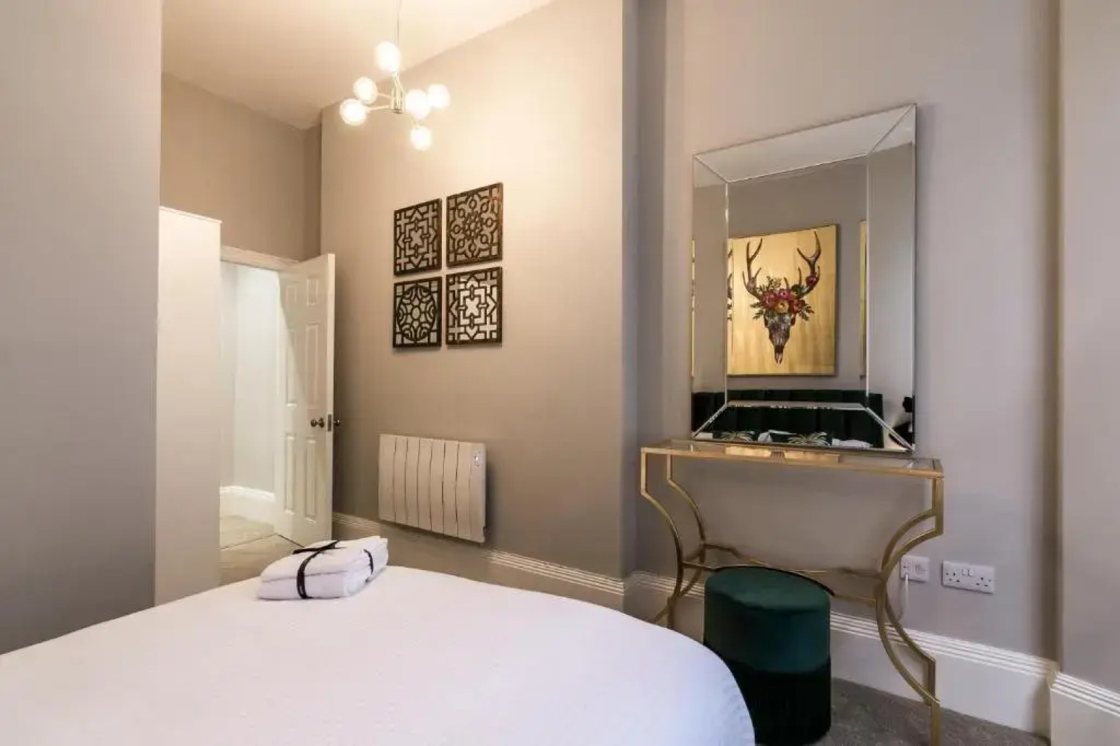 Pieces of Eight - 2 Bedroom Apartment - Tenby - (Windsor House)