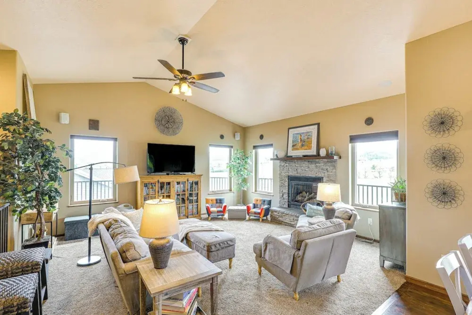 Spearfish Retreat w/ Fireplace + Mountain Views!