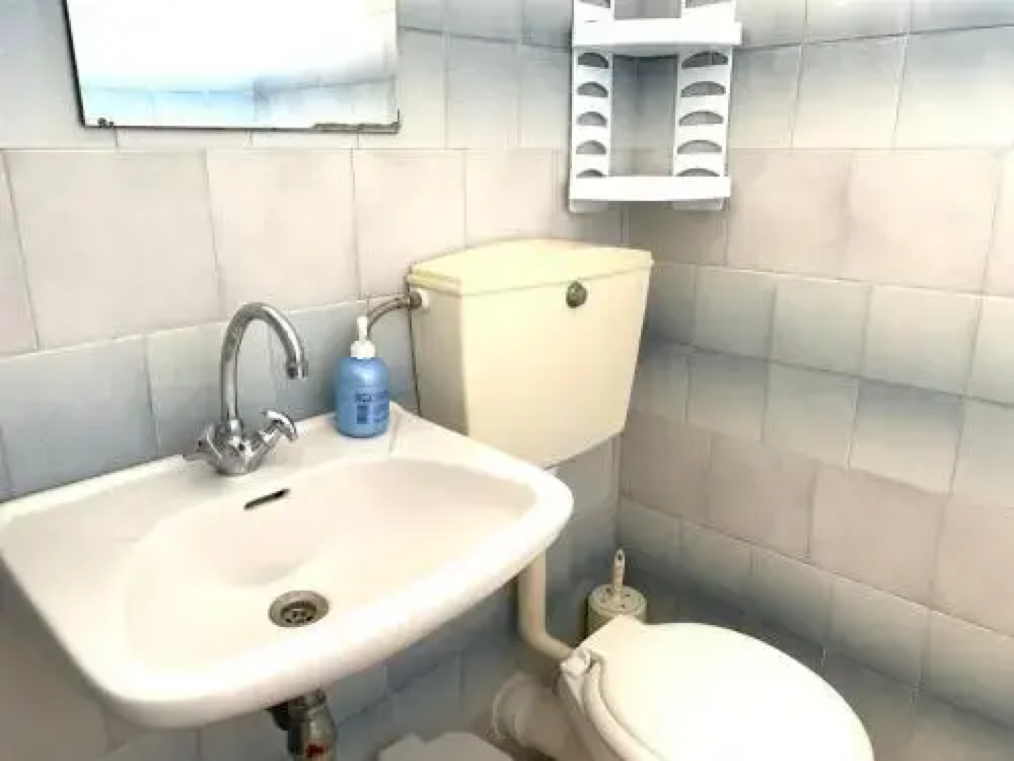 Prombona Petrino Spiti Studios