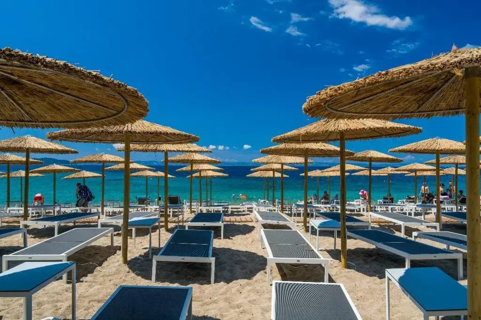 Lagomandra Beach & Suites