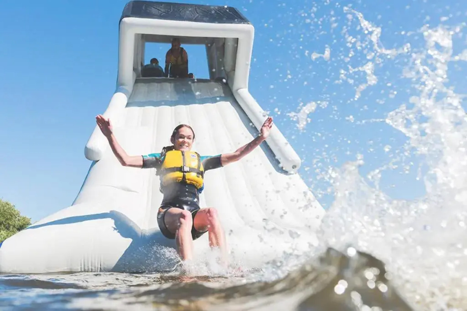 PointBreak Sleeps 12 with hot tub-Great celebration house-Dog friendly