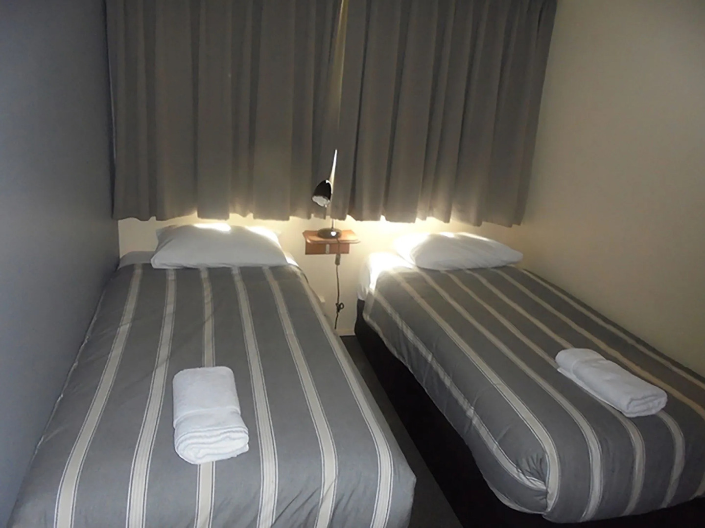 Riverbank Park Motel