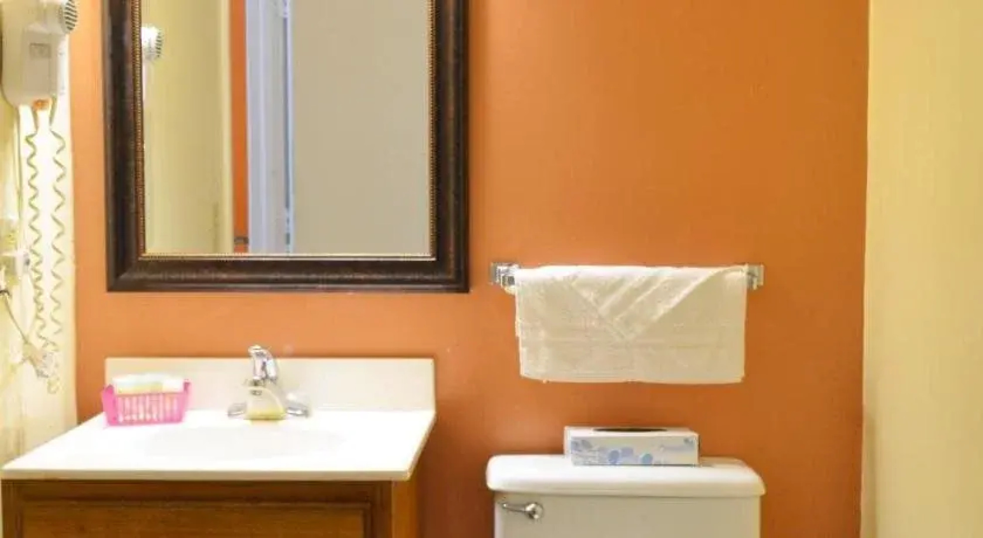 Enfirld Inn and Suites Bradley Airport