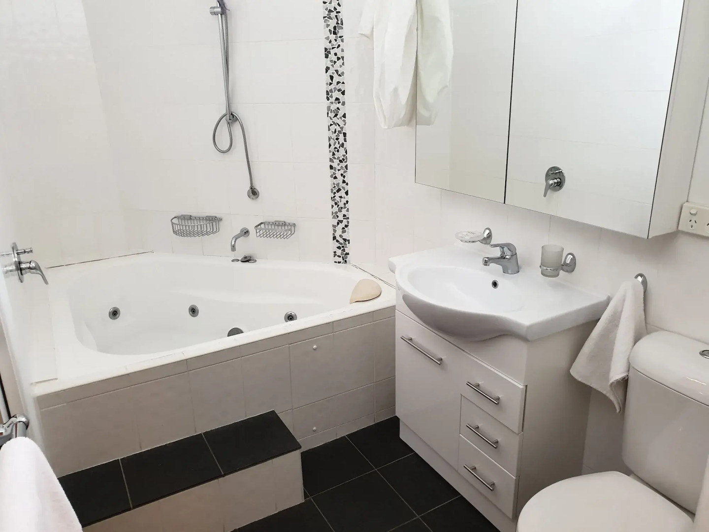 Balcony On Sixth Lodge