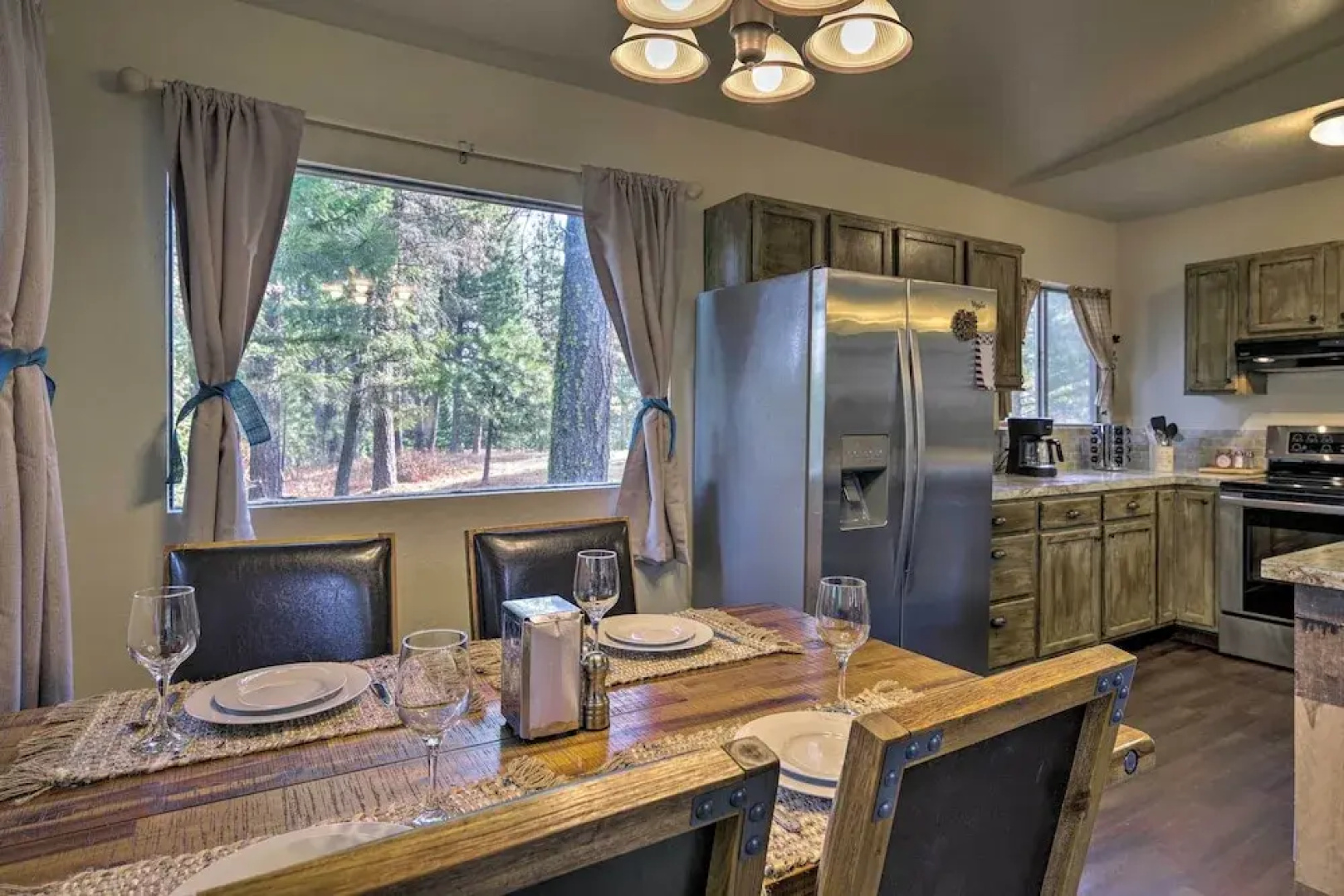 Private Cabin, 5-min Drive to Hot Springs & Golf!
