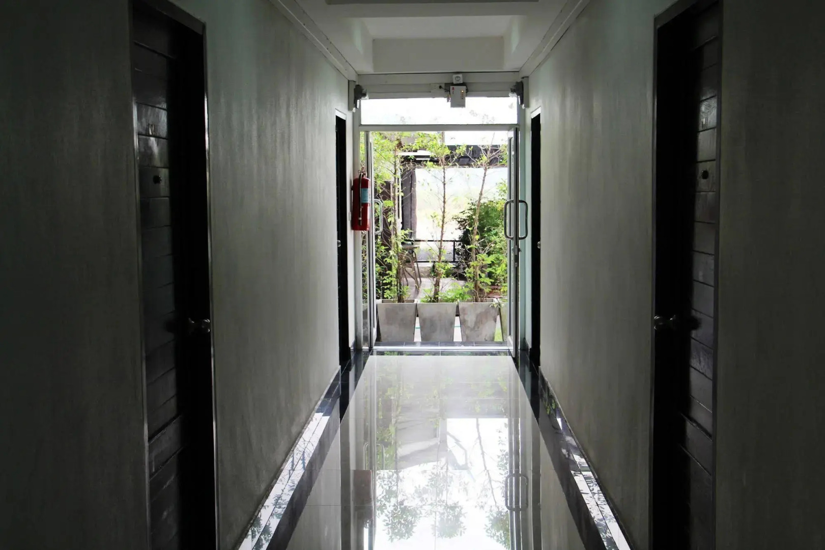 Modern Inn by Saifon