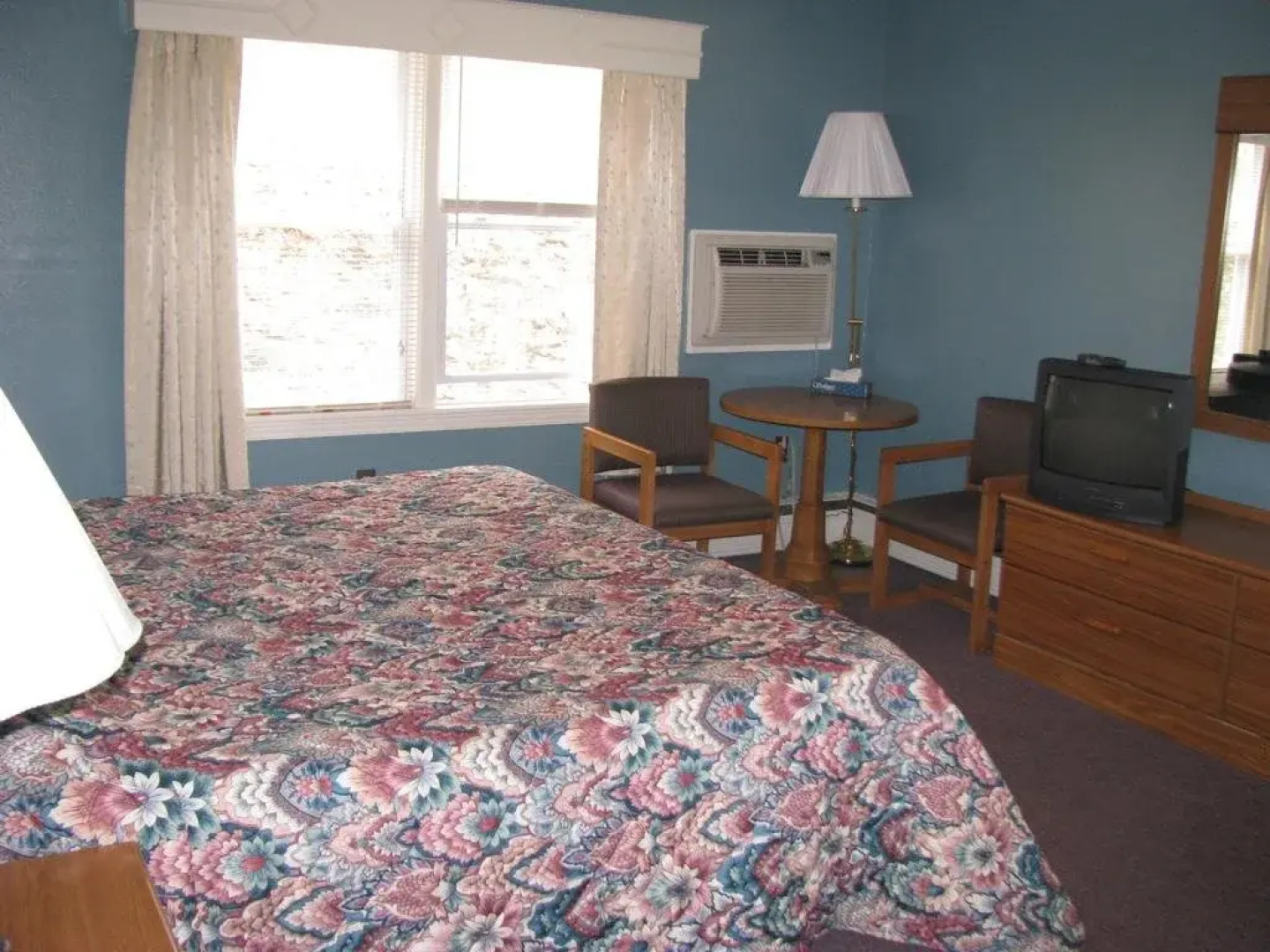 Colonial Inn & Creamery