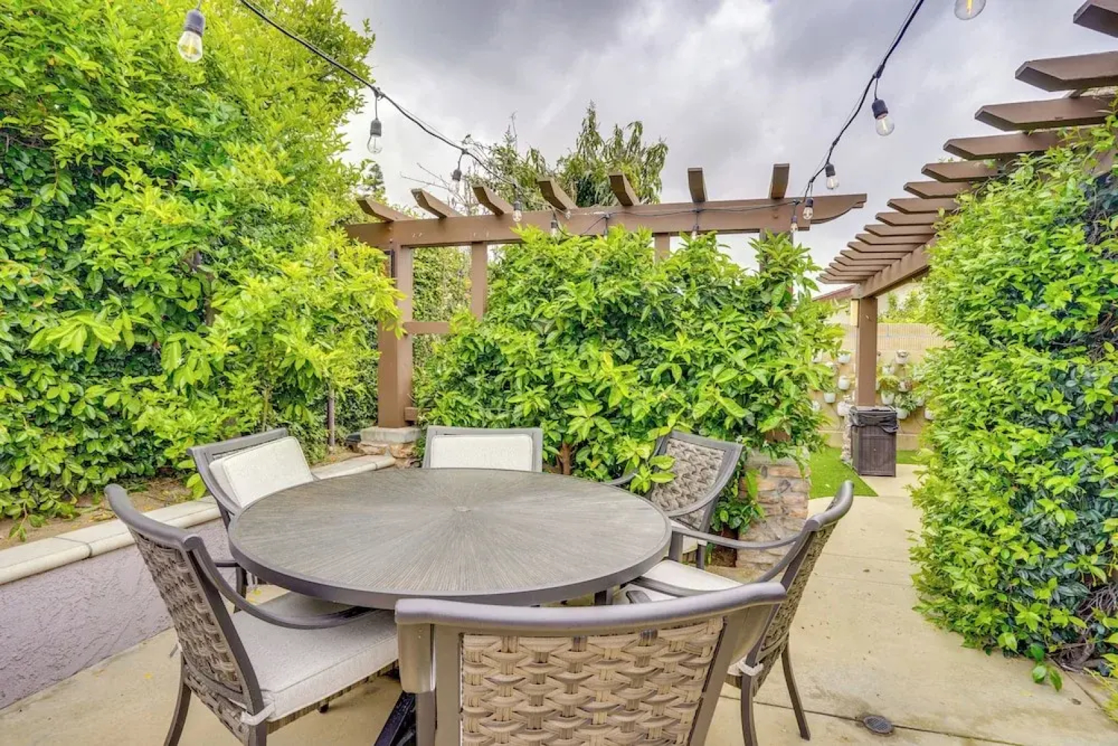 Lovely Tustin Home w/ Outdoor Kitchen: 3 Mi to Zoo