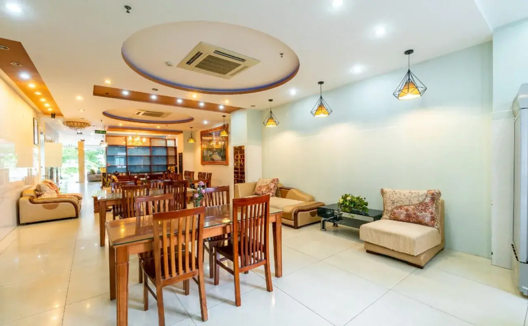 Hoa Binh Hotel
