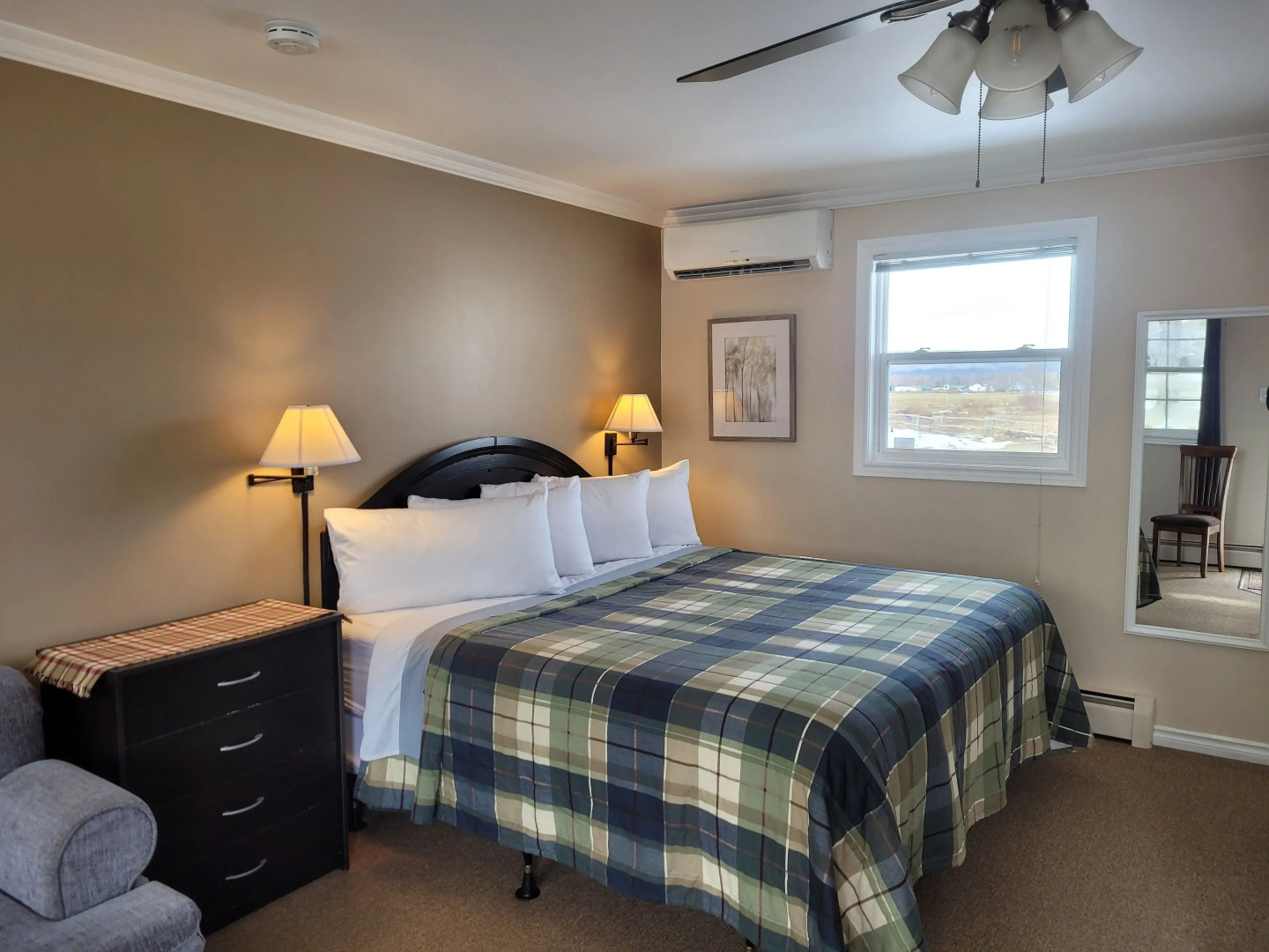 Carleton Inn and Cottages