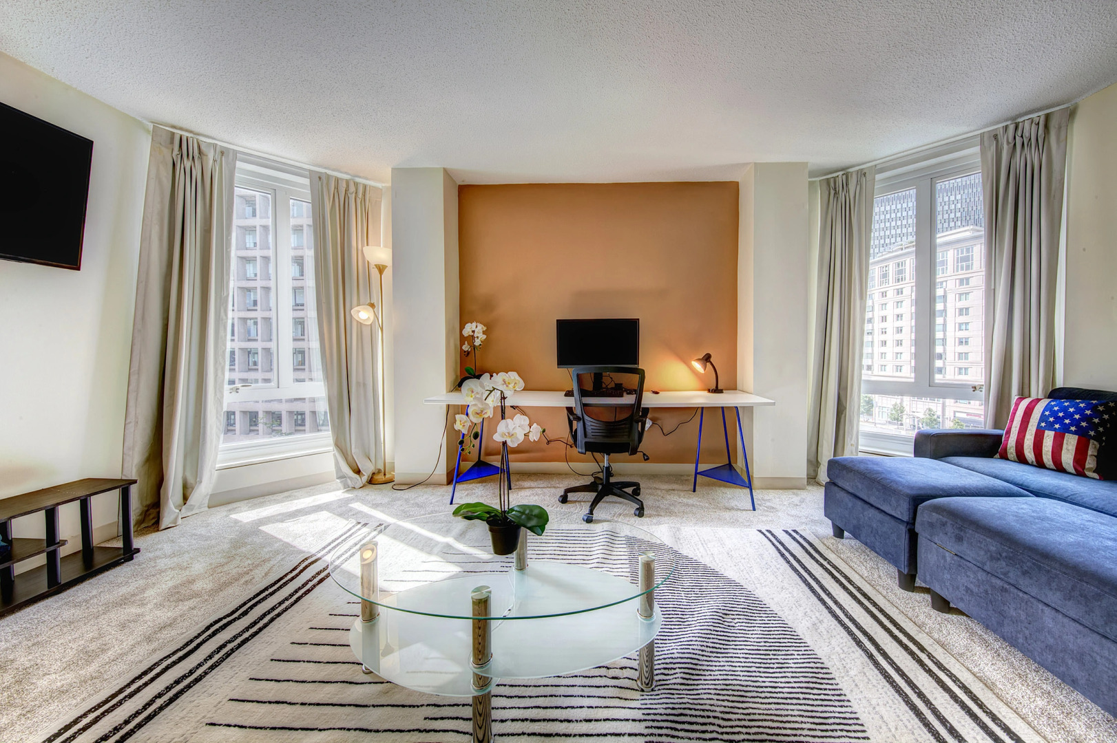 Beautiful, fully equipped, luxury condo!