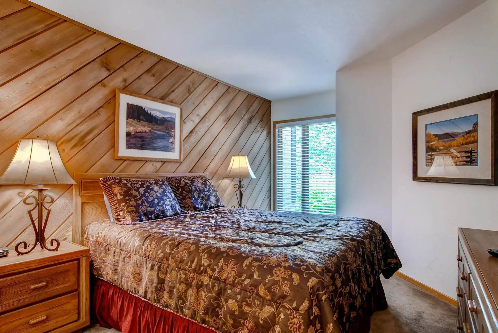 Ridgepoint Townhomes by East West Hospitality