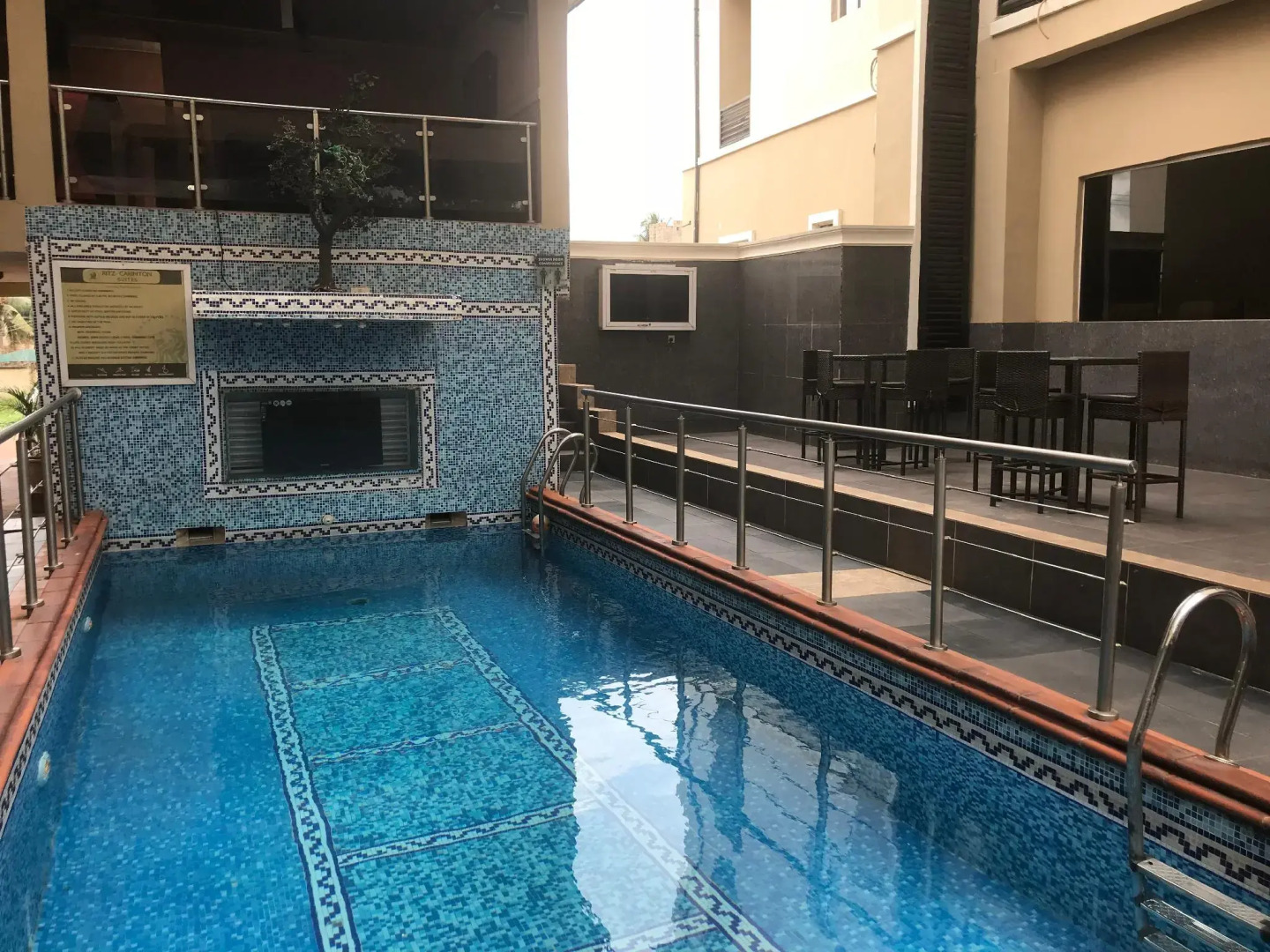 Ritz-Carinton Suites