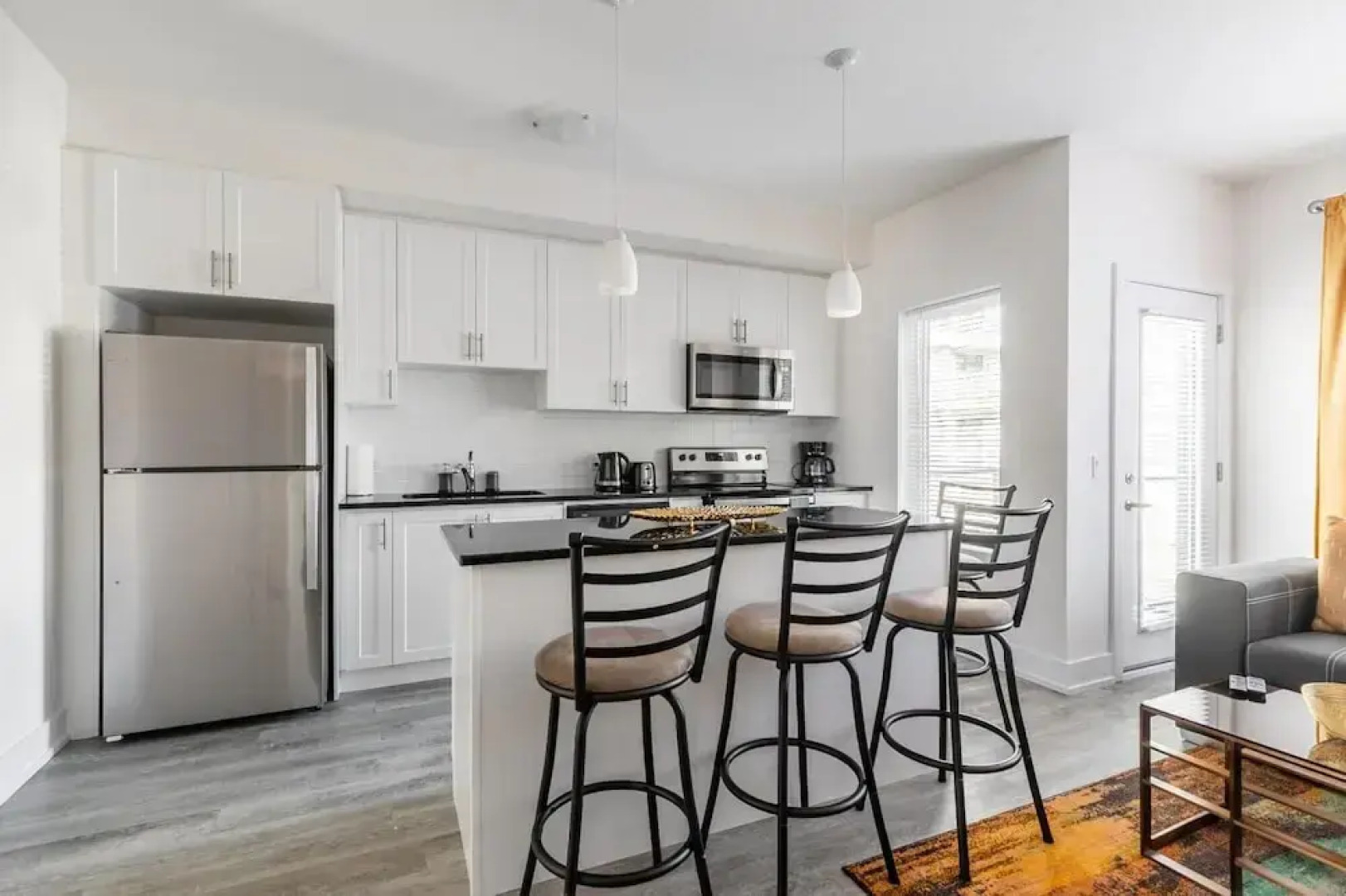 4BR 3BA Townhouse on Lake Ontario Free Parking Gym