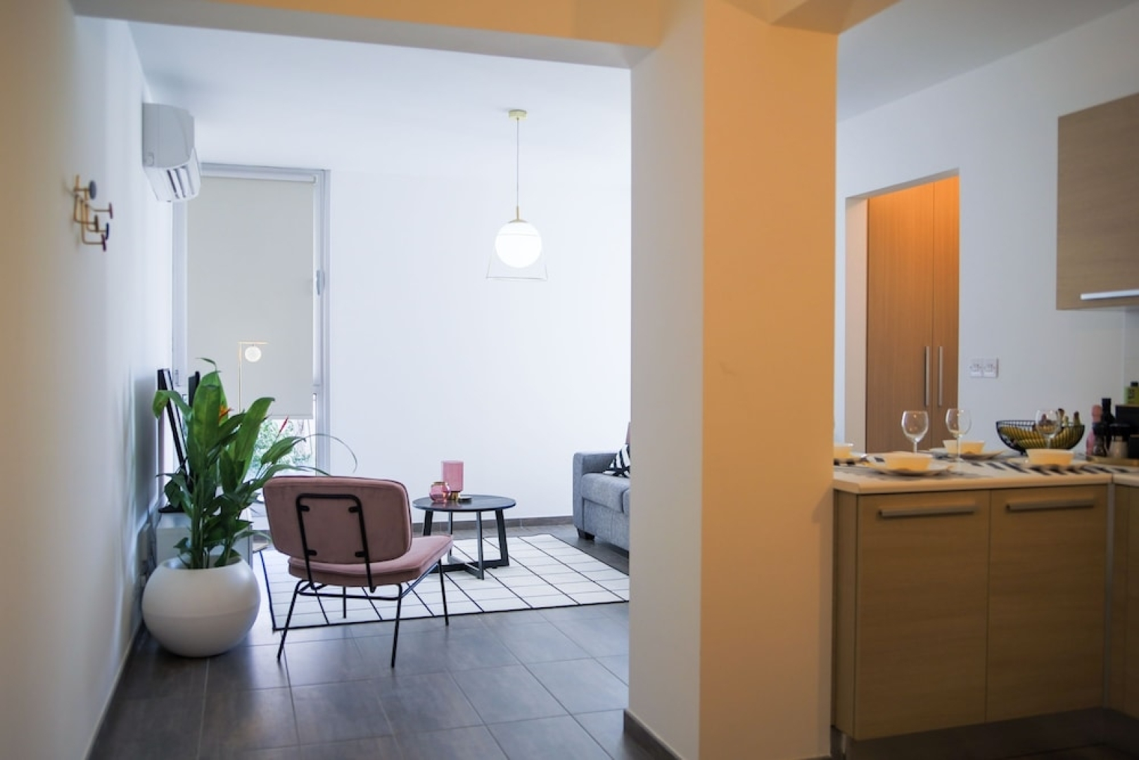 Phaedrus Living: City Luxury Flat Anemone 103