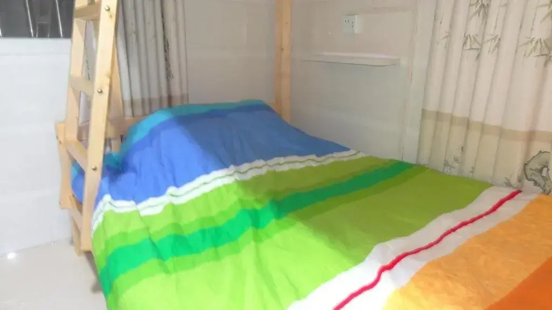 In the Spring International Youth Hostel