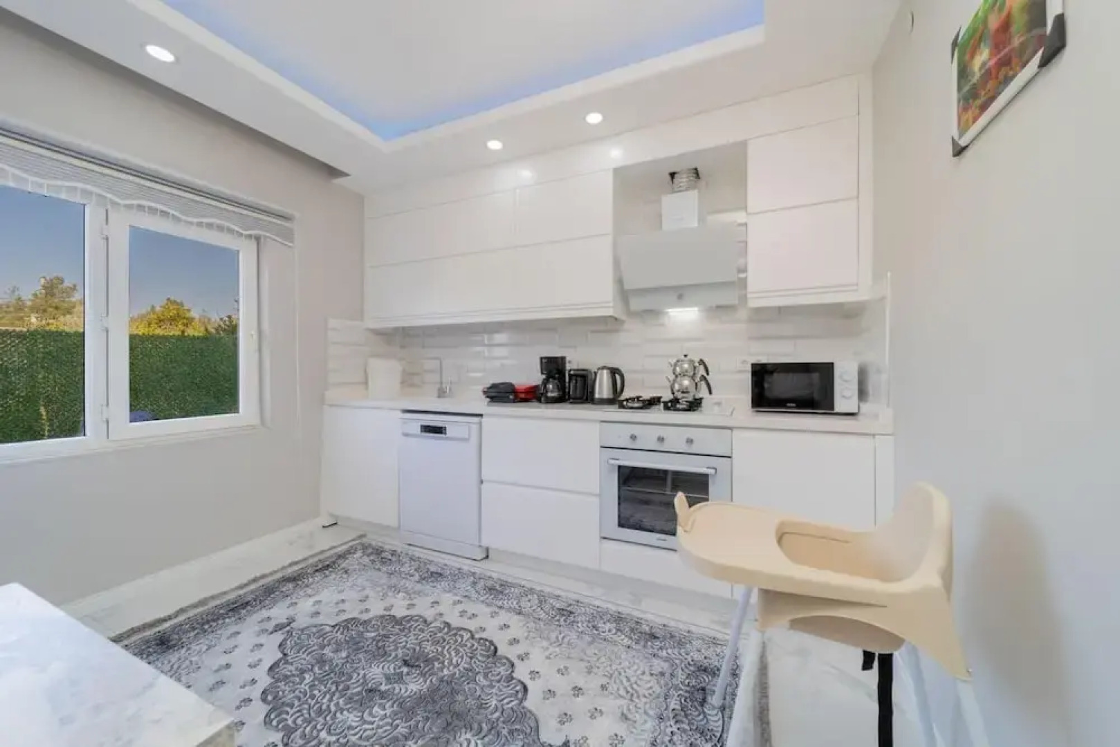 Villa With Pool and Backyard in Kepez