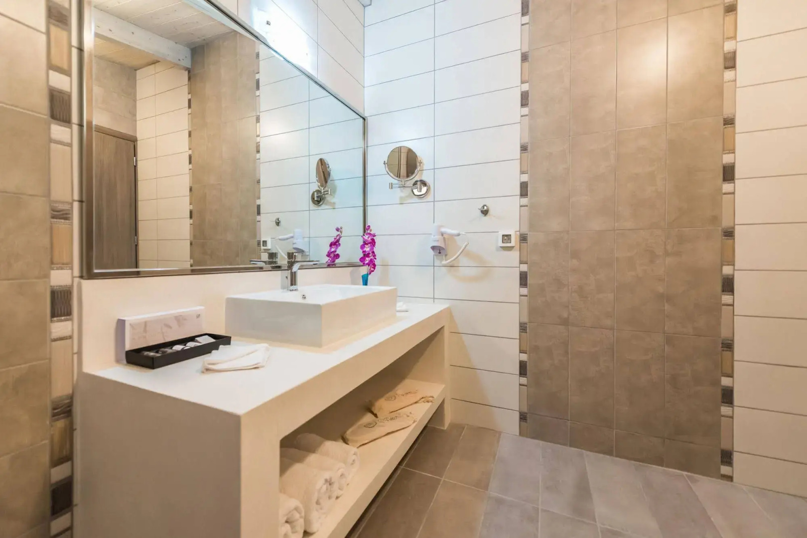 Sea View Village - Studios & Apartments