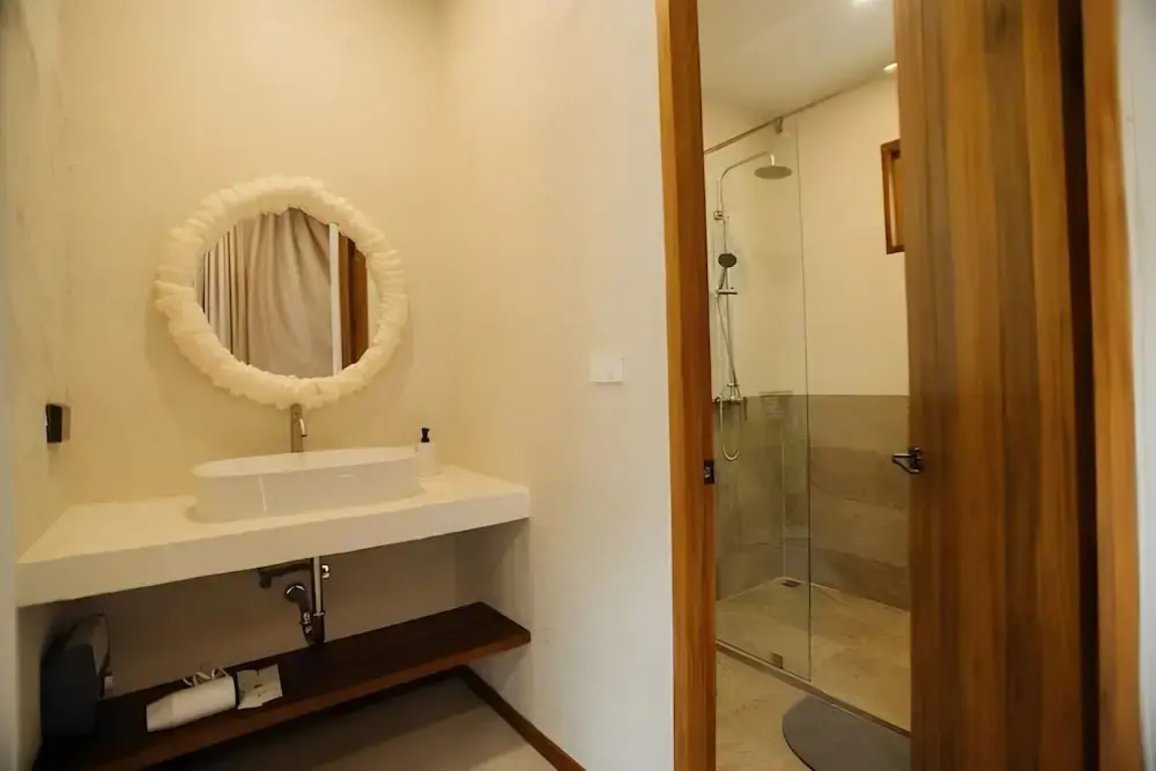 Taryn Tara Cafe And Stay